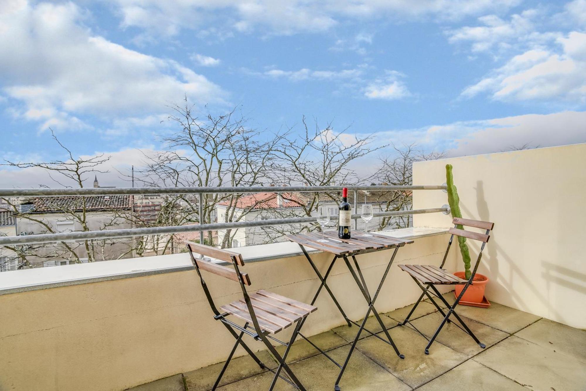 Ferienwohnung Votre Escale - Le Petit Montmartre Niort Exterior foto